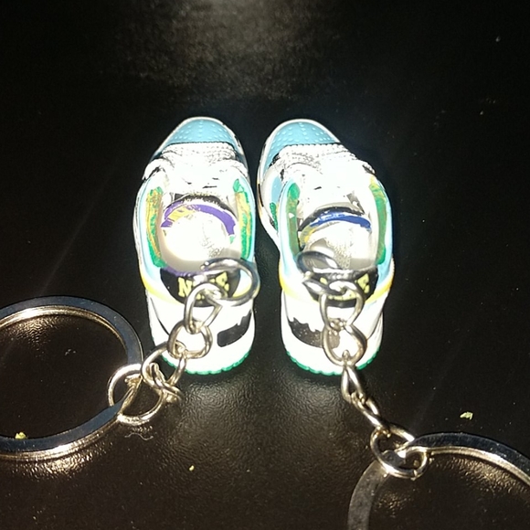 Nike sb X Ben & Jerry's key chain (limited) - Picture 4 of 4